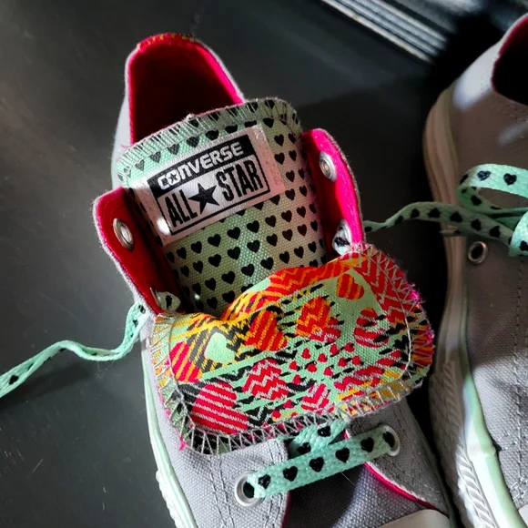 Girls Converse 2 - Picture 2 of 6